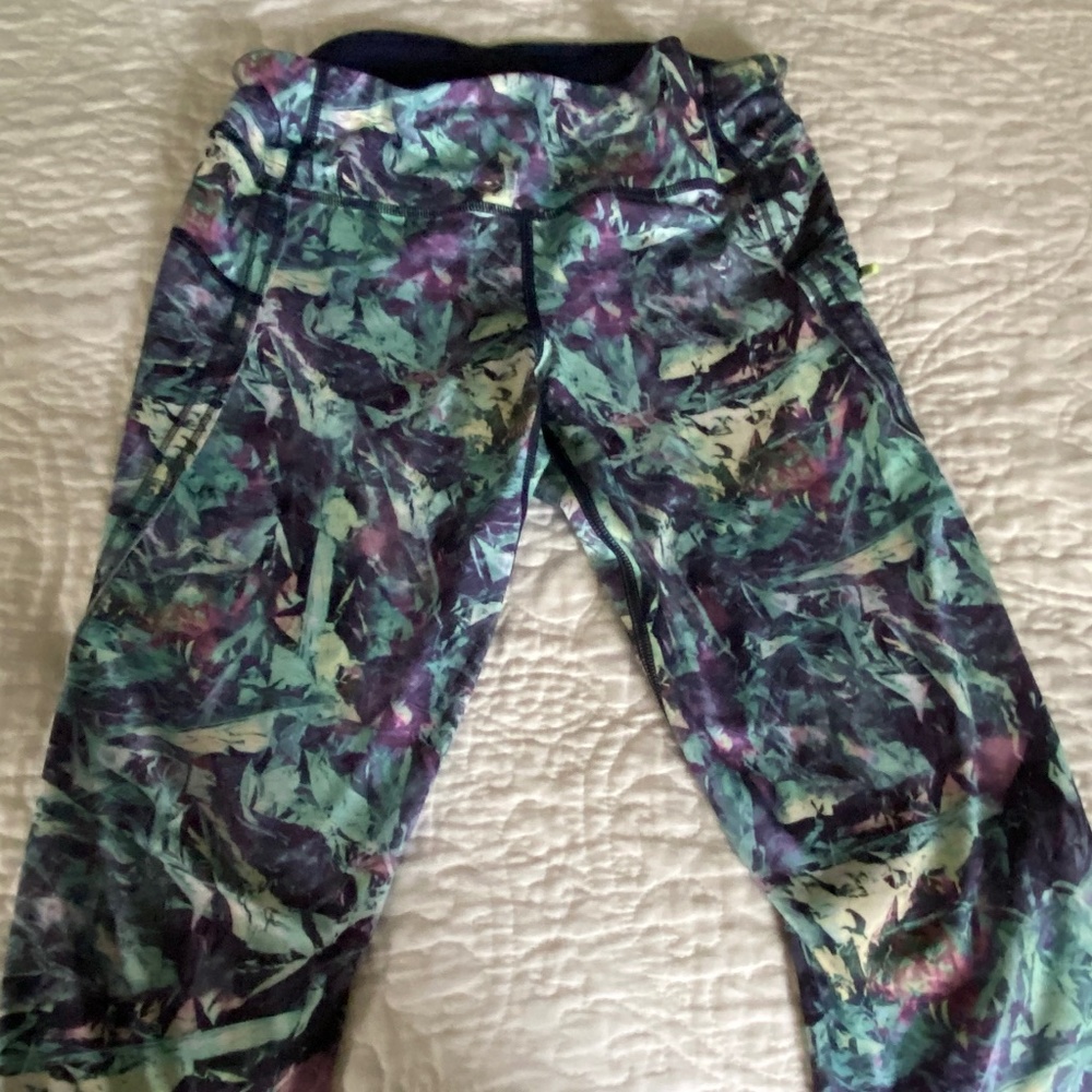 Lululemon pattern capris